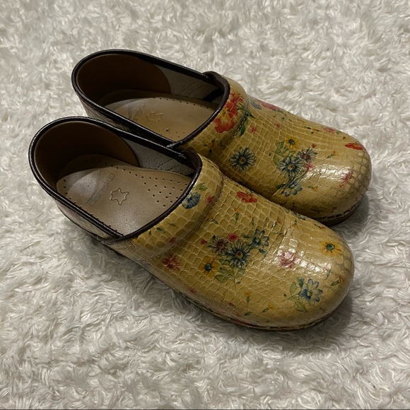 Dansko Professional Clog- Yellow Floral Gator - Picture 2 of 9
